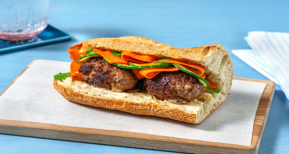 Bánh mì! Vietnamesisches Sandwich mit Hackfleisch-Bouletten, Koriander & Sweet-Chili-Mayo-image