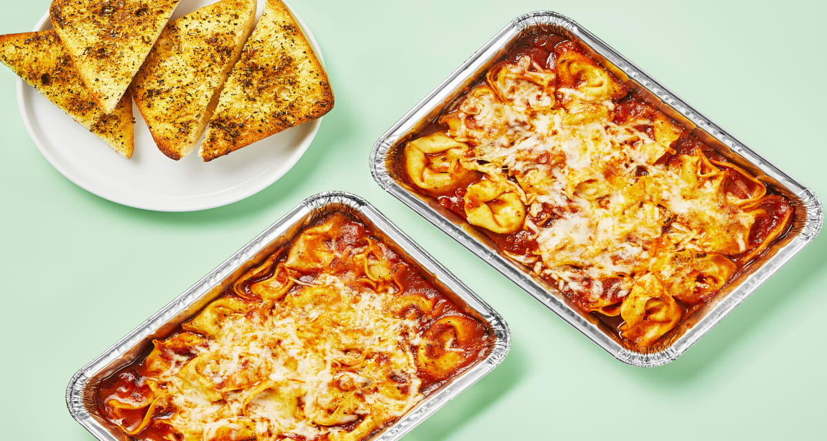 Oven-Ready Bubbly Tortelloni Bake with Marinara & Herbed Ciabatta (trays included)-image