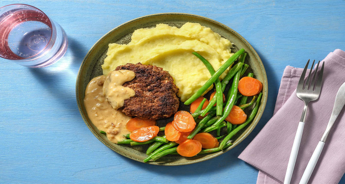 Wildzijnburger met mosterdroomsaus met aardappelpuree, sperziebonen en wortelen