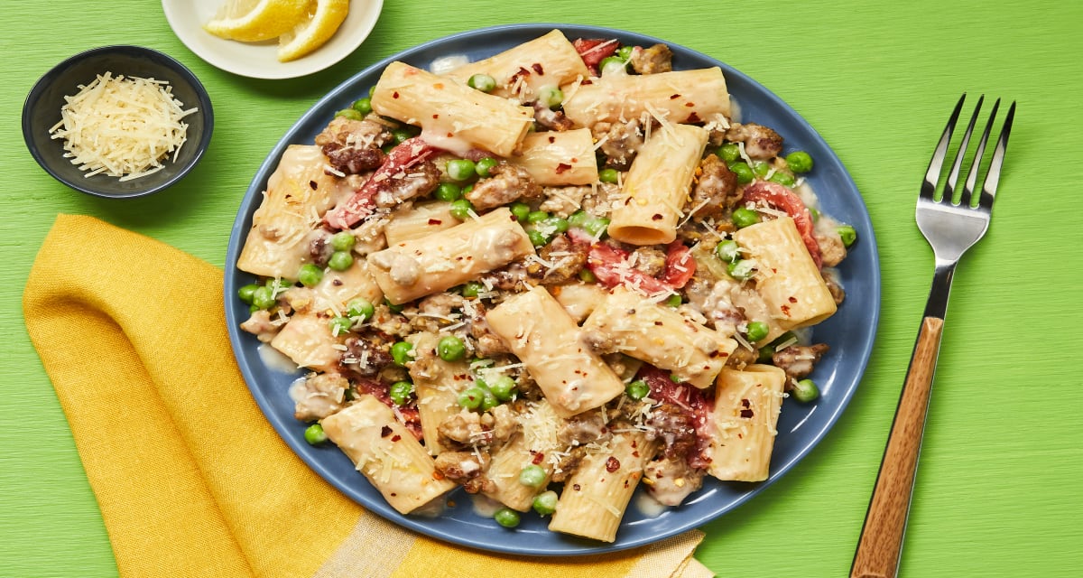 Chicken Sausage Rigatoni Napoletano with Peas, Chili Flakes & Creamy Garlic Sauce-image