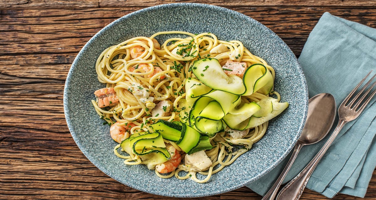 Seafood Linguine with Courgette Salad Recipe | HelloFresh