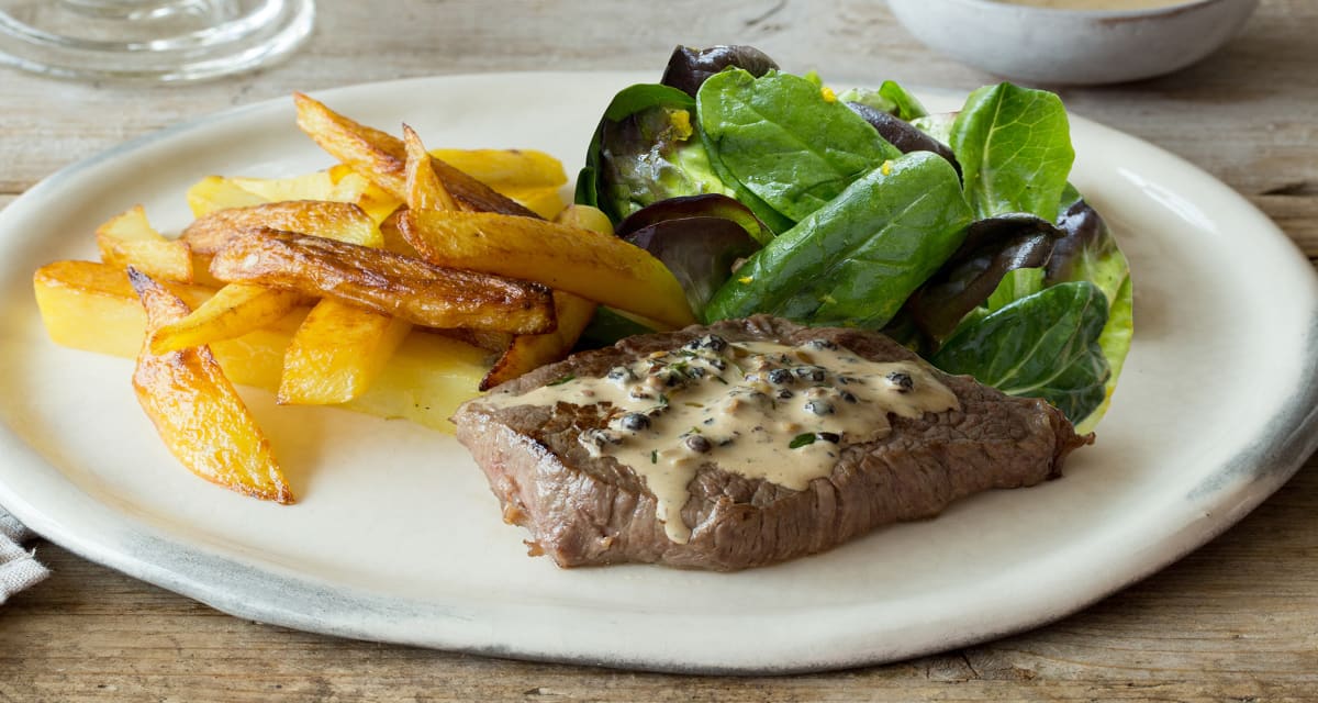 Feines Pfeffersteak mit selbstgemachten Pommes frites Rezept | HelloFresh