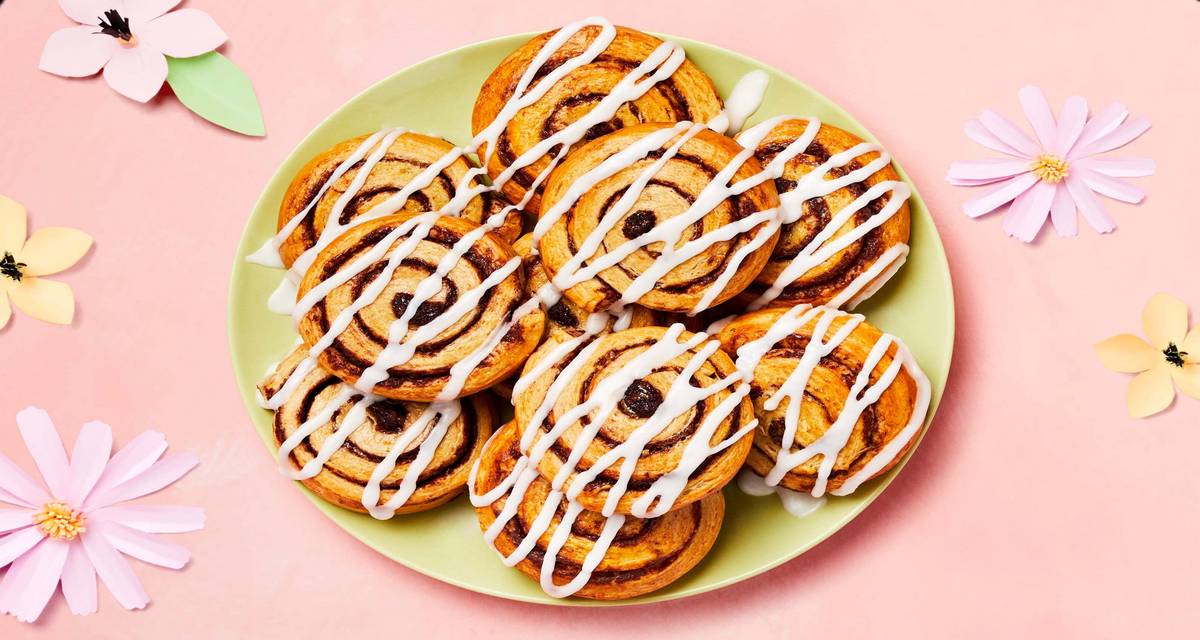 Gooey Cinnamon Rolls with Drizzly Icing