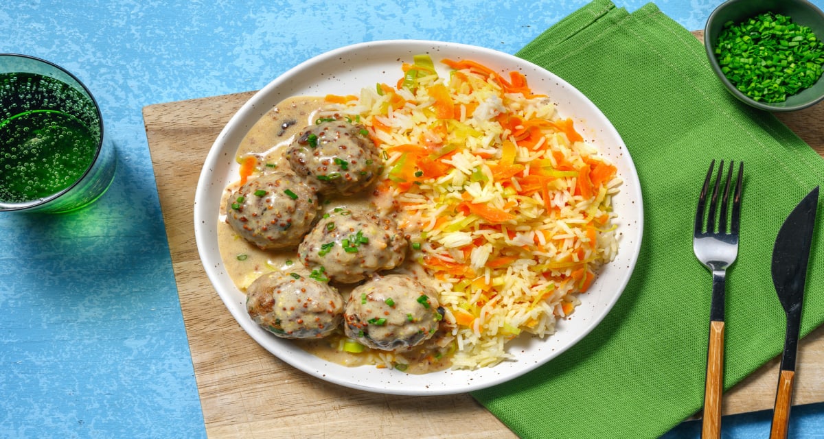 Hackbällchen in Senfsoße mit buntem Gemüsereis | Recipe Cart