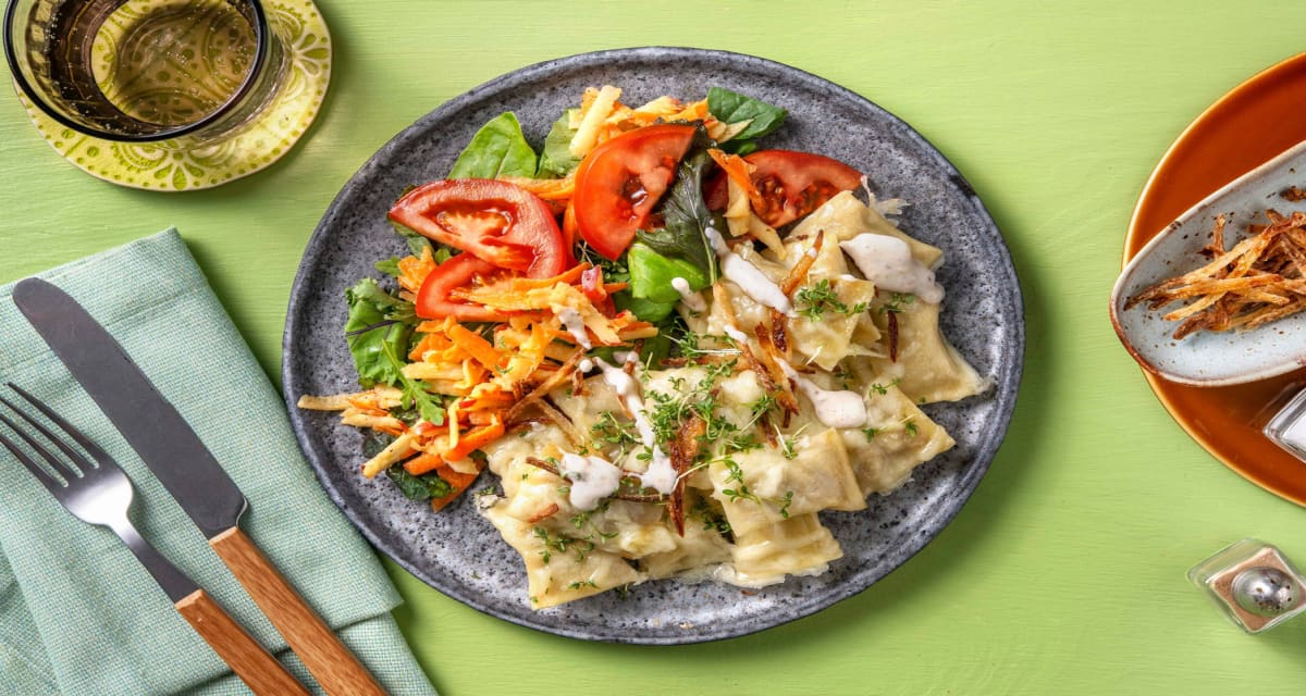 Käsige Gemüse-Maultaschen mit Röstzwiebeln Rezept | HelloFresh