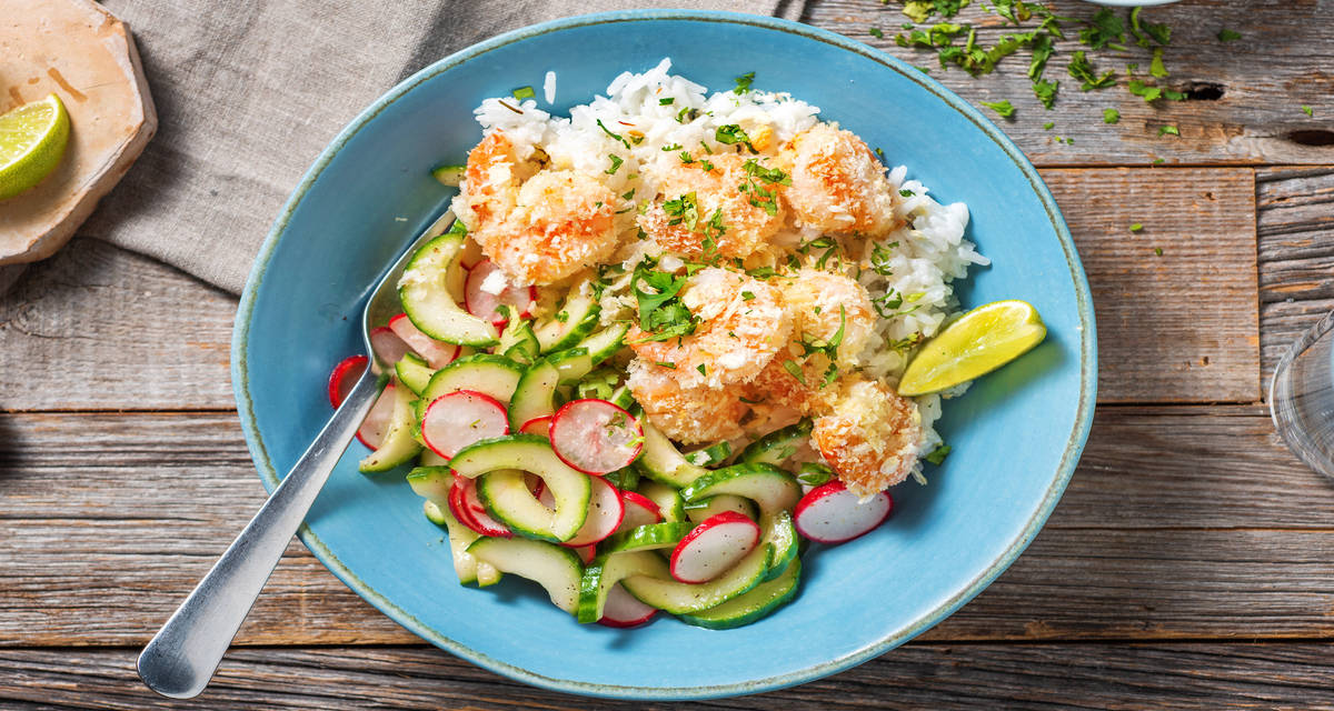 Riz coco et crevettes grillées Accompagnées de concombre et de radis aigres-doux