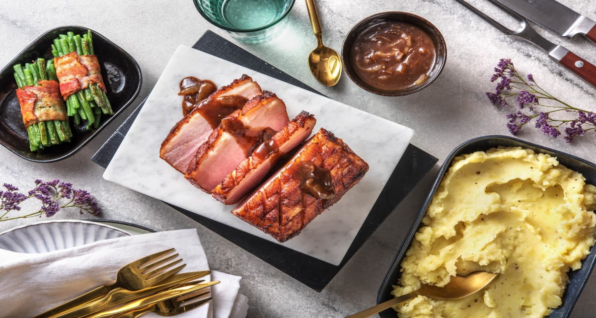 Krustenbraten mit dunkler Pflaumen-Zwiebel-Sauce Rezept | HelloFresh