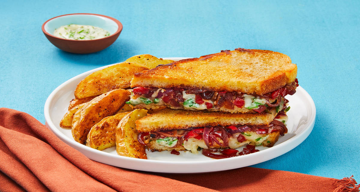 Magnifico Mozz Melts with Balsamic Red Pepper Jam, Herb Aioli & Crispy Potatoes