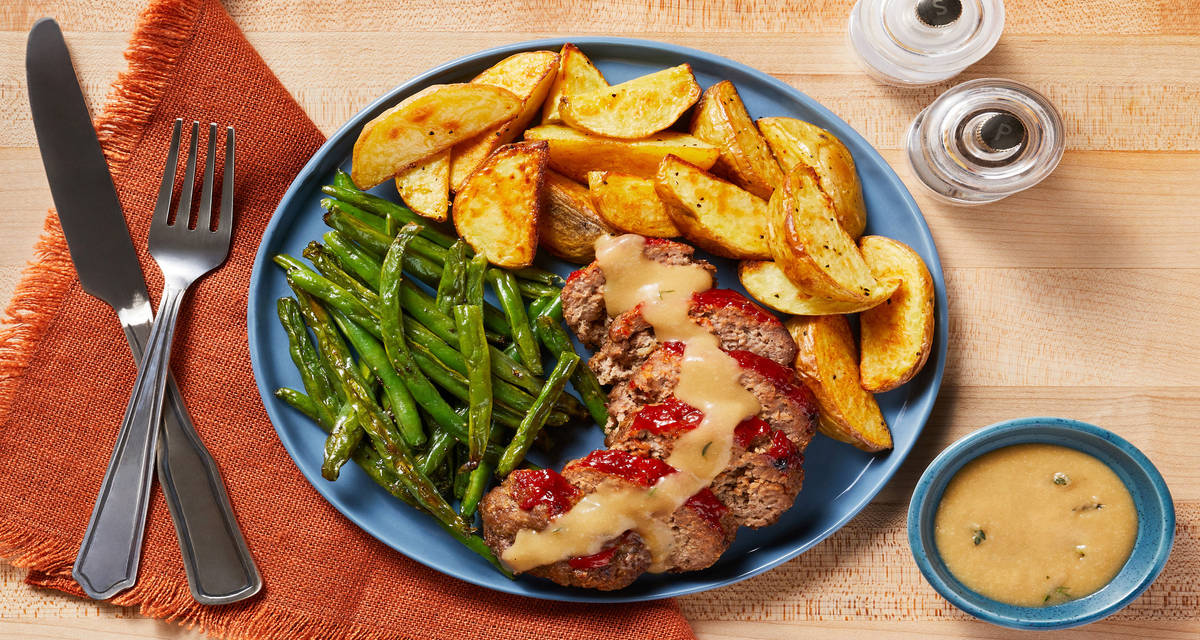 Meatloaf à la Mom with Potatoes, Green Beans & Thyme Gravy