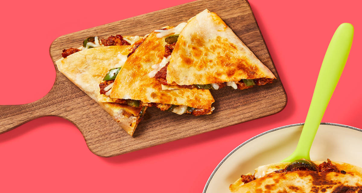 One-Pan Chicken Sausage Pizza-Dillas with Bell Pepper & Marinara Sauce