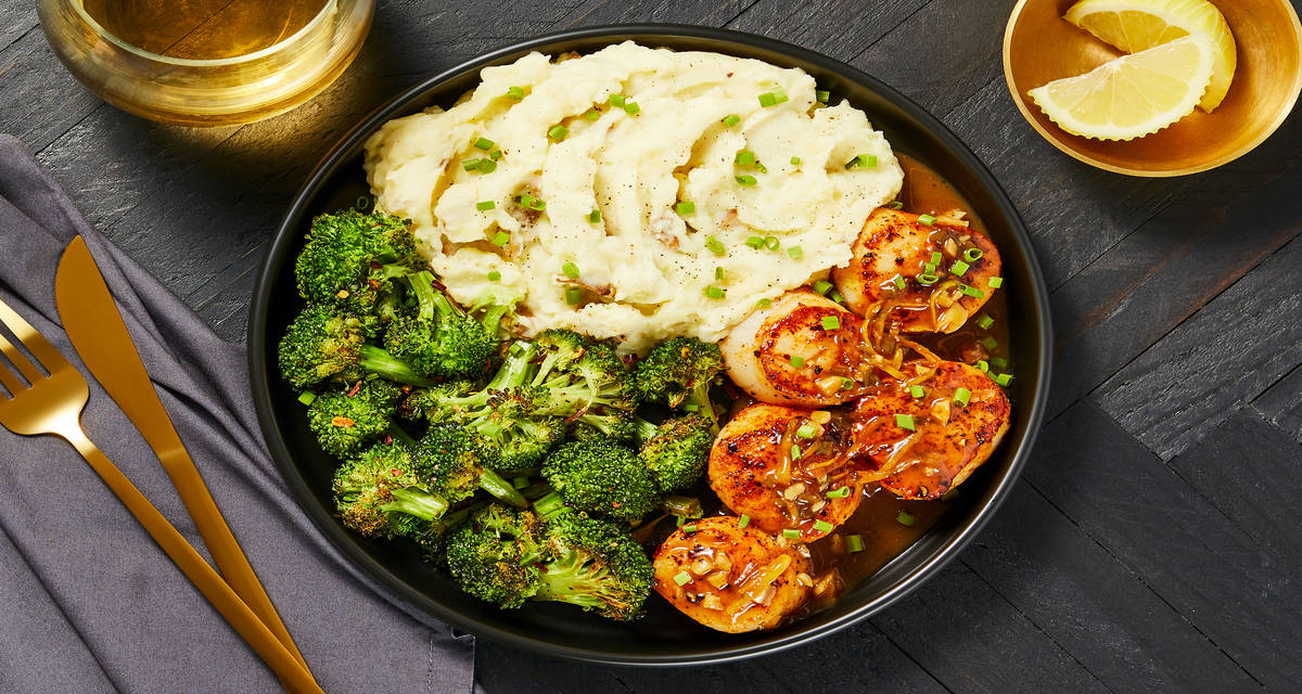 Pan-Seared Scallops & Lemon Butter Sauce with Crème Fraîche Mashed Potatoes & Roasted Broccoli