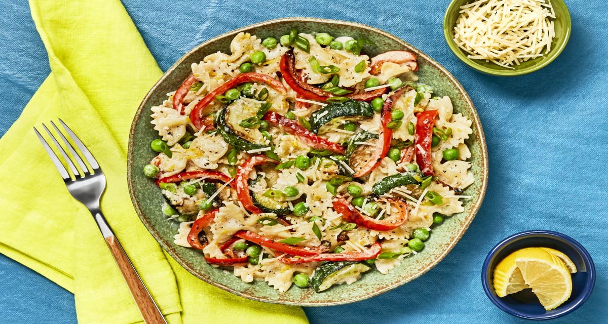 Pasta Primavera in Lemon Parmesan Sauce plus Bell Pepper, Zucchini & Peas-image