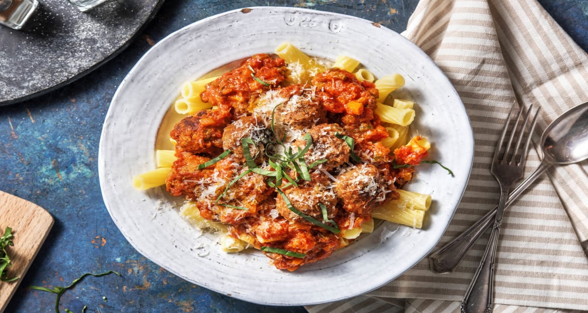 Pâtes au porc et à la sauce du dimanche avec pesto crémeux-image
