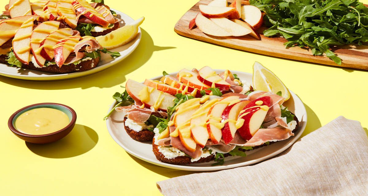 Prosciutto, Ricotta & Apple Toasts Recipe HelloFresh