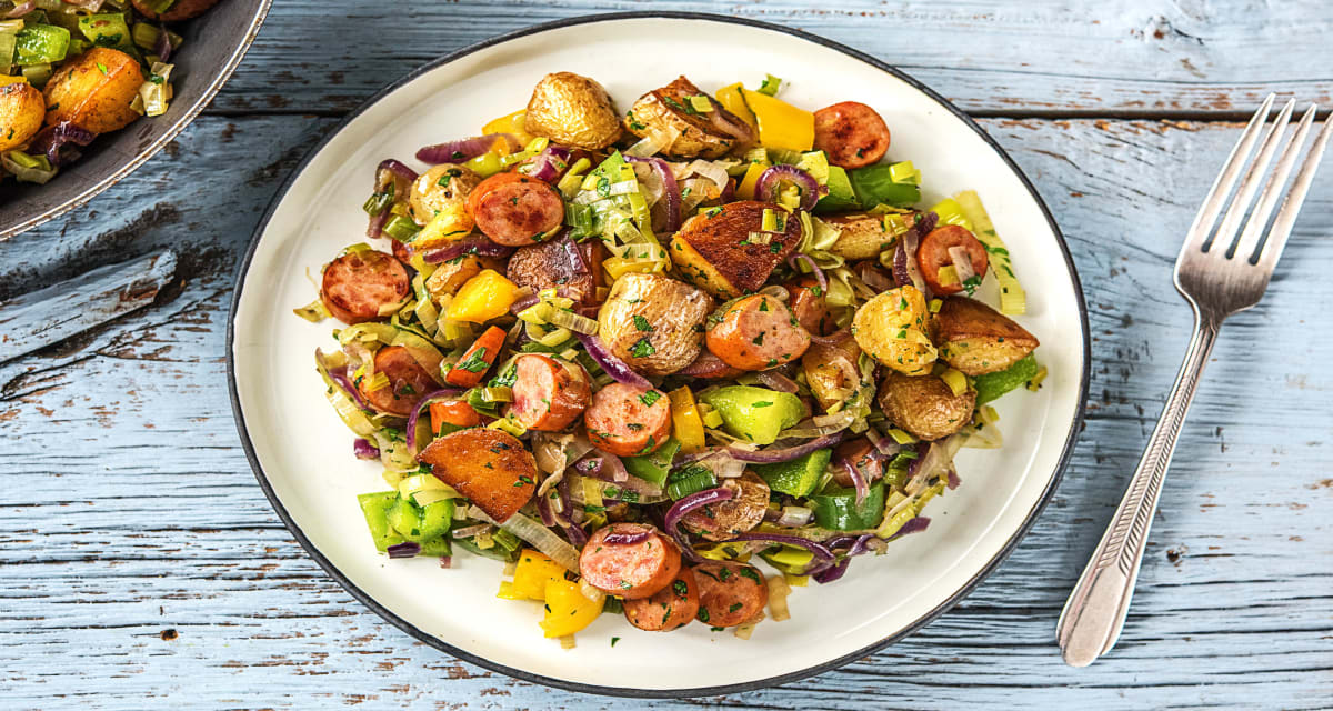 Rauchige Gemüsepfanne mit Krakauern Rezept | HelloFresh