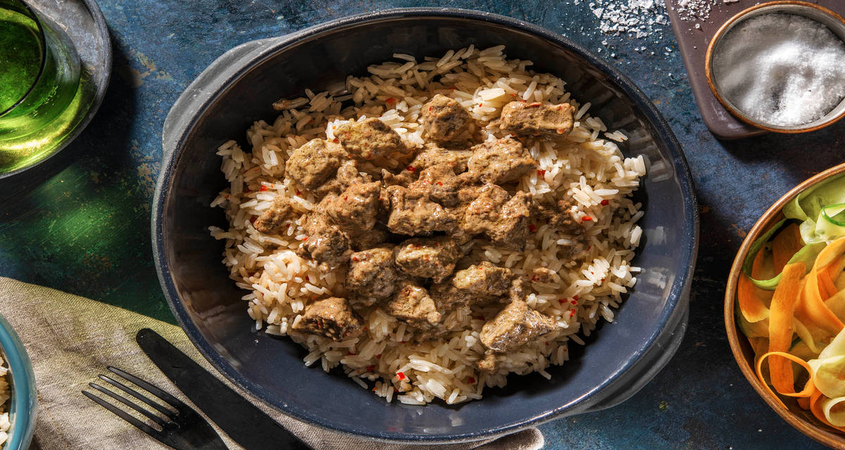 Rendang met kokosrijst met zoetzure komkommer-wortelsalade