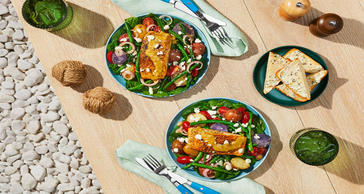Riviera Salmon & Veggie Salad with Green Beans, Potatoes, Feta & Garlic Bread