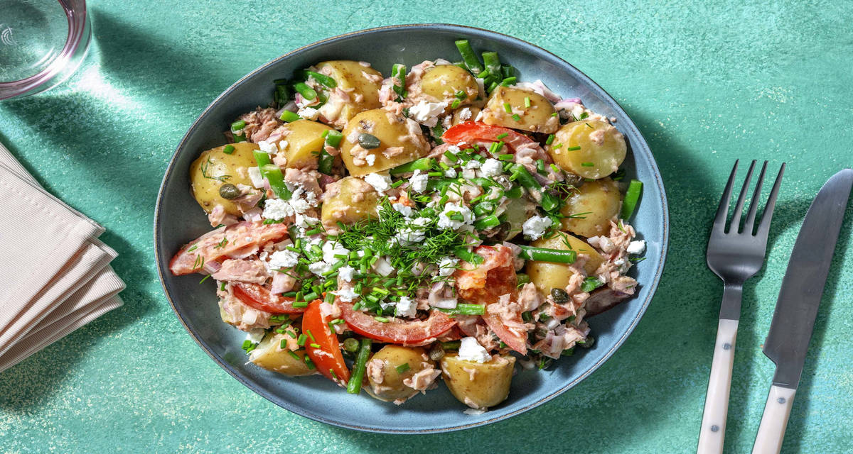 Salade de grenailles au thon, haricots verts et câpres garnie de fromage grec et d'aneth frais