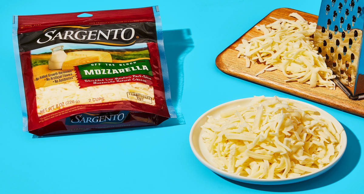 Sargento® Shredded Mozzarella Cheese It’s easy being cheesy | 8 oz