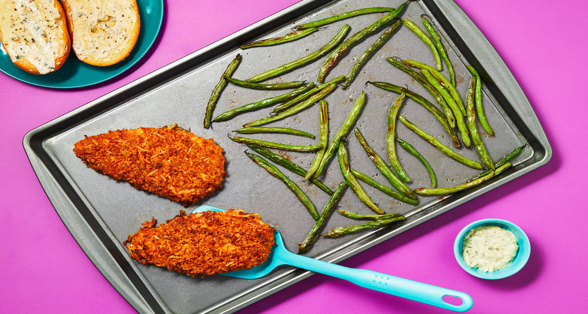 Sheet Pan Parmesan Chicken with Roasted Green Beans & Garlic Bread
