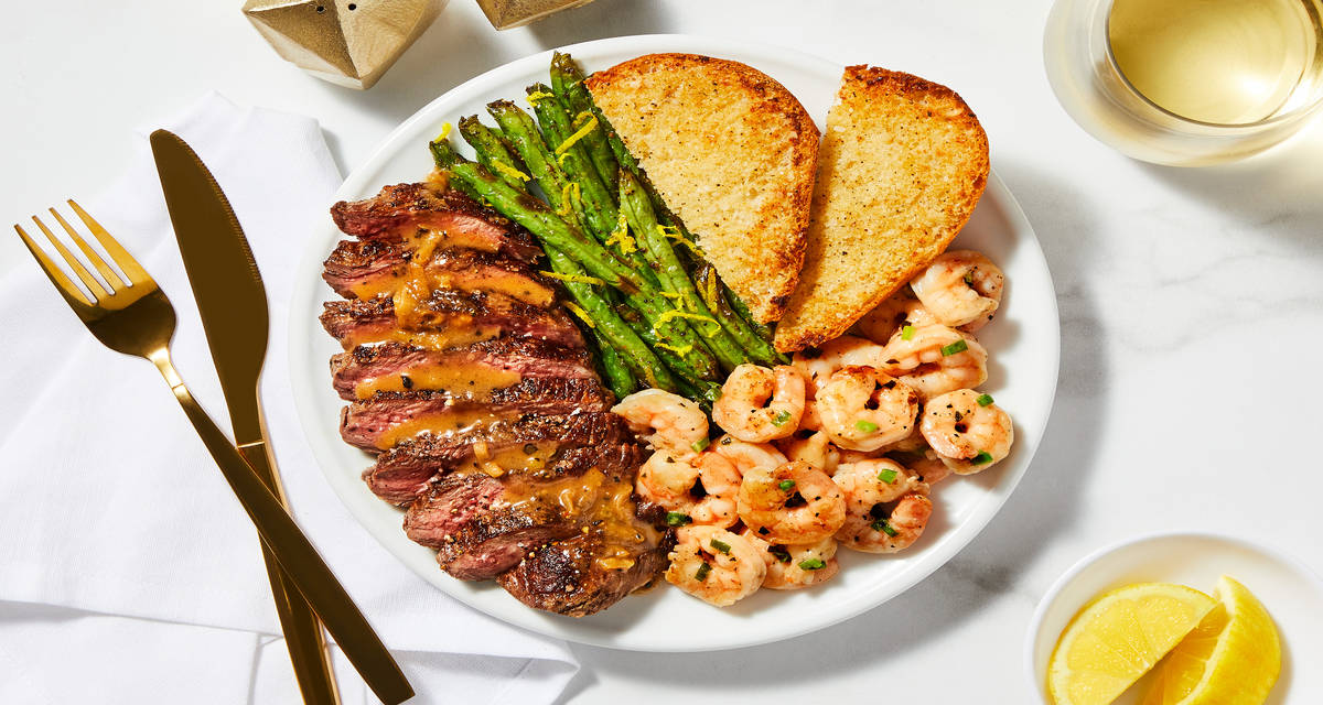 Sirloin au Poivre & Garlic Herb Shrimp with Garlic Bread & Lemony Green Beans