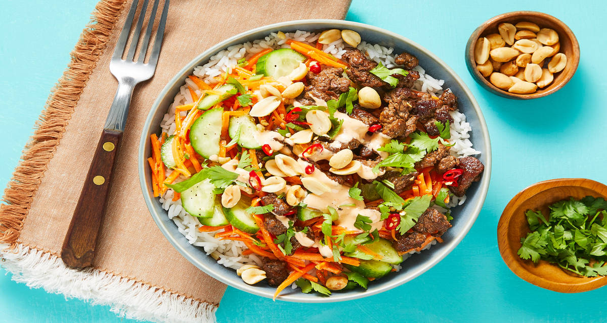 Sizzlin' Saigon Steak Bowls with Sriracha-Lime Mayo and Jasmine Rice