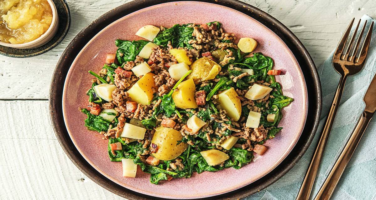Mijoté aux épinards, au bœuf haché et au persil tubéreux Accompagné de compote de pommes et de lardons