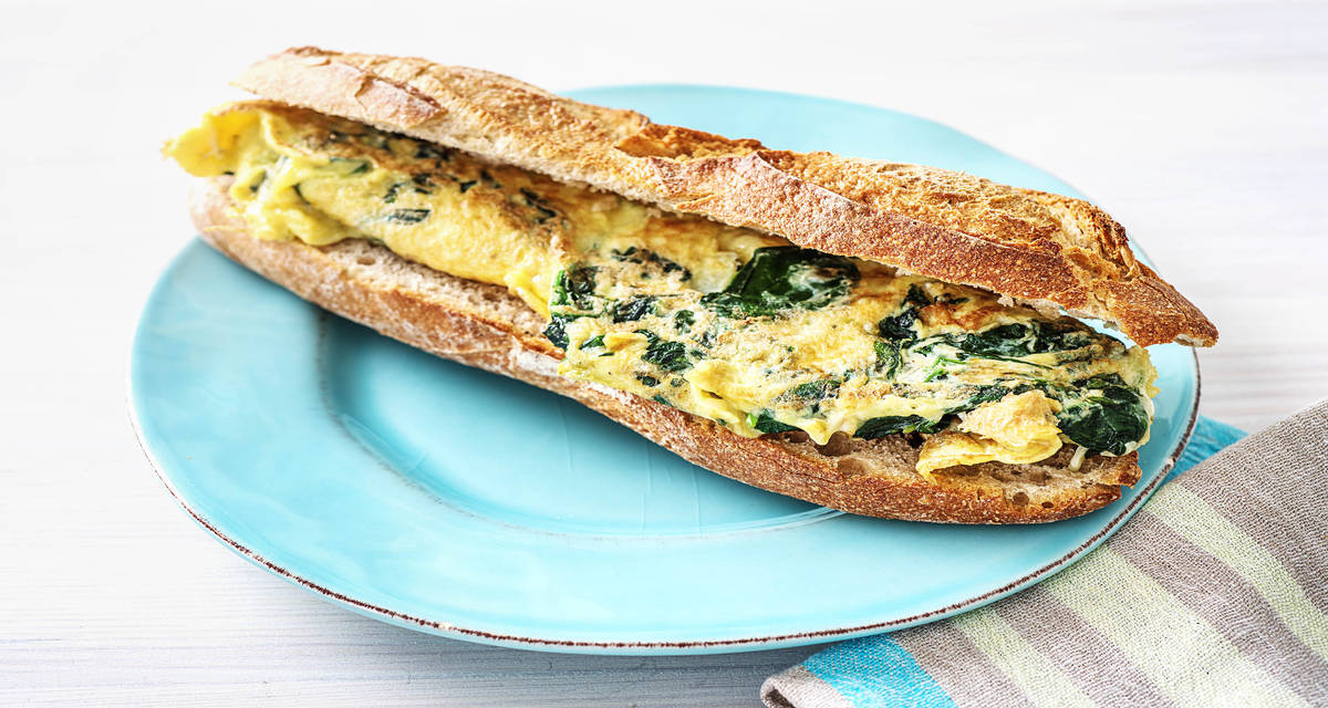 Spinazie-kaasomelet Met speltbaguette