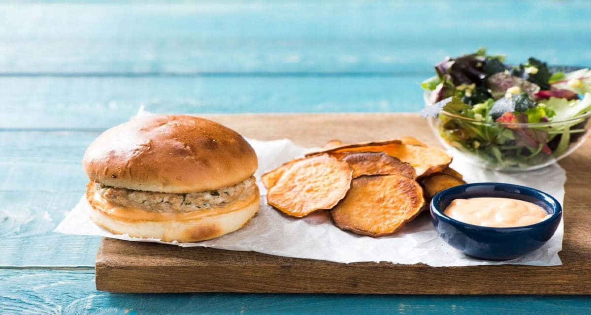 Sriracha Turkey Burgers with Mixed Green Salad and Sweet Potato Crisps-image