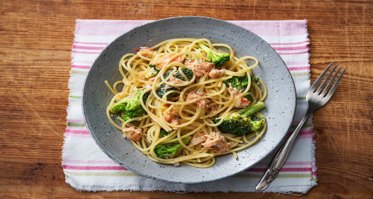 Salmon Spaghetti with Crispy Broccoli Recipe | HelloFresh