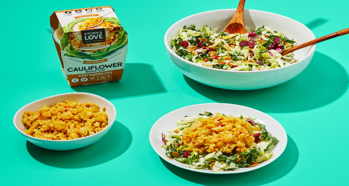 Sweet Kale Salad with Curry Cauliflower Crunchy salad + tender cauliflower = meal perfection | 2 Servings