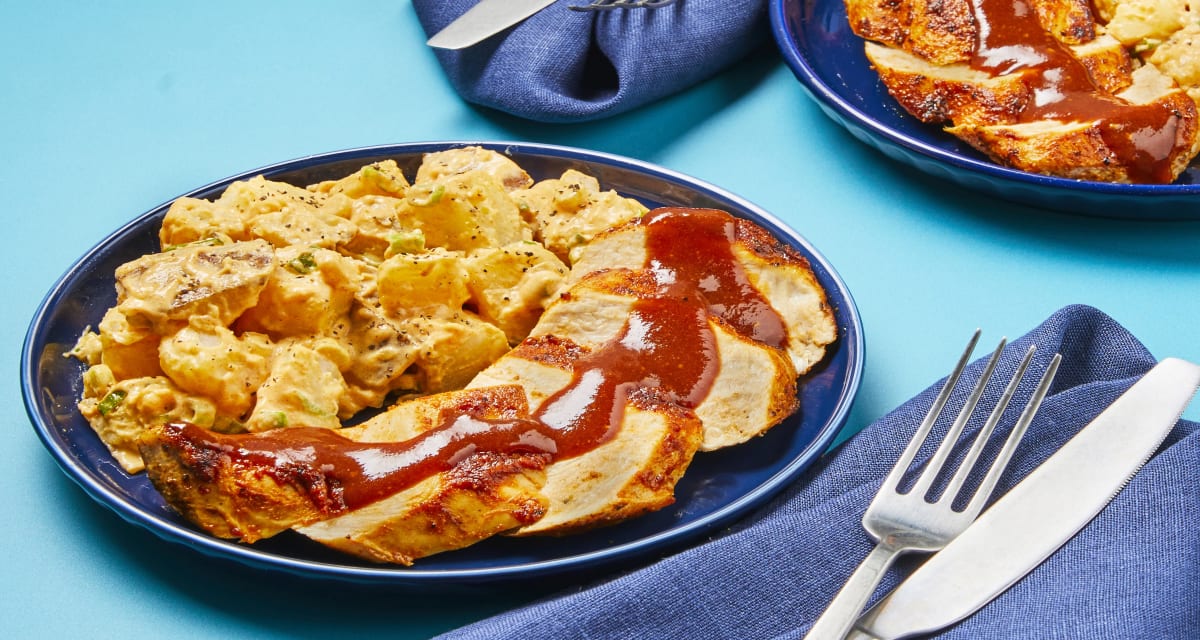 Sweet & Smoky Chicken with BBQ Sauce & Garlic Bread-image
