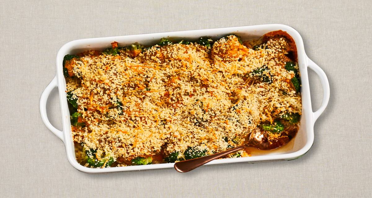 Broccoli Cheddar Gratin with Parmesan Garlic Breadcrumbs