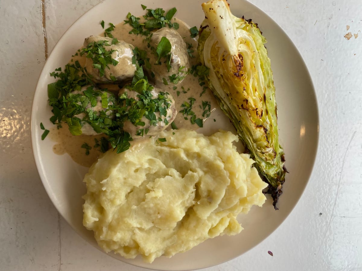 Creamy mustard meatballs