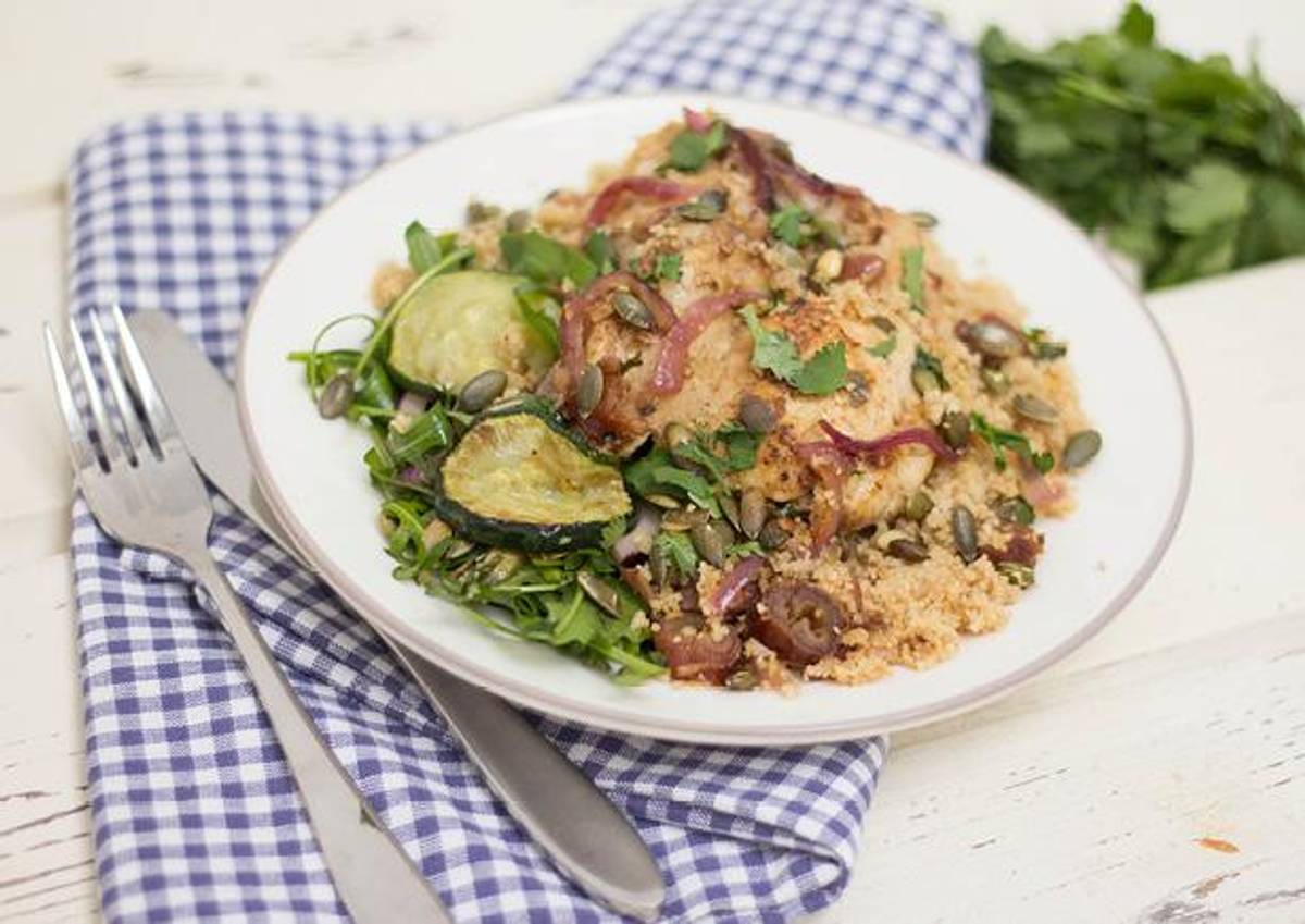 Kippendijen met volkoren couscous Recept HelloFresh