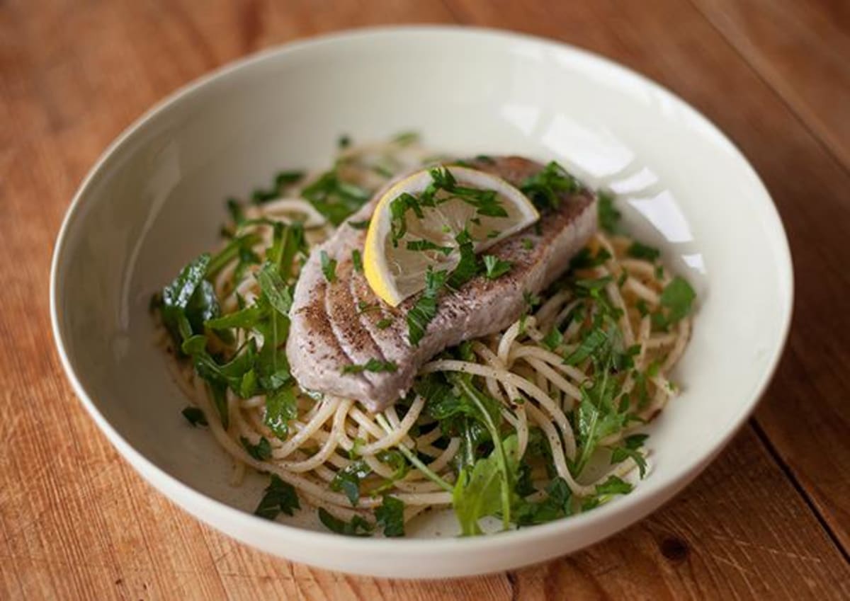 Grilled Tuna with Spaghetti and Lemon 