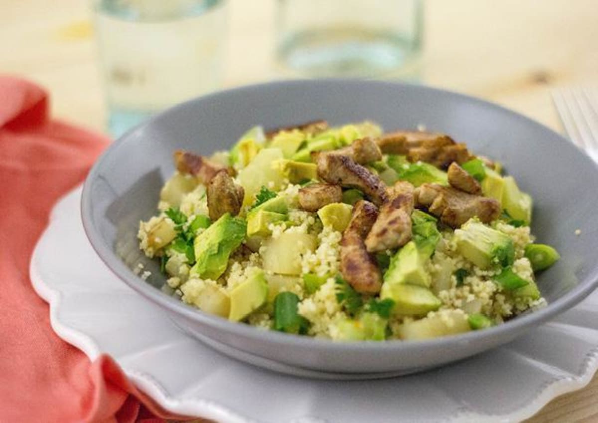 Couscous met koolrabi en kruidige varkenshaasreepjes