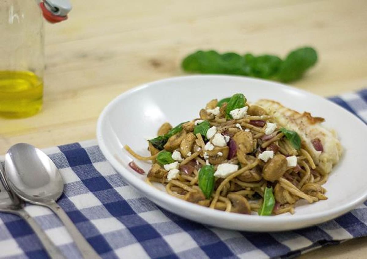 Spaghetti met champignons, feta en koolvis