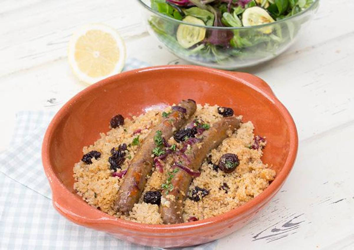 Merguez worstjes met couscous en salade met courgette Recept HelloFresh