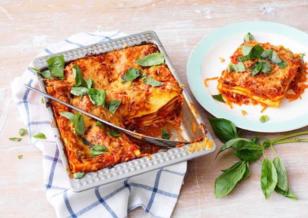 Lasagne passata met groenten, belegen kaas en geurige basilicum