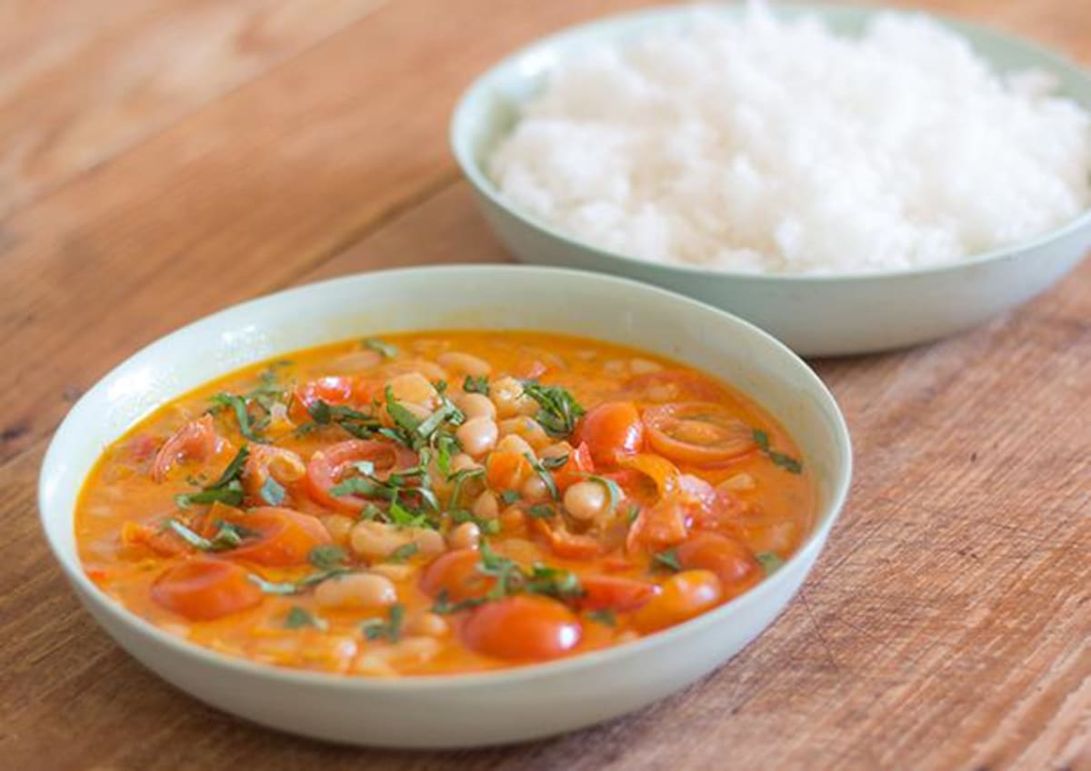 White Bean Coconut Curry (v)