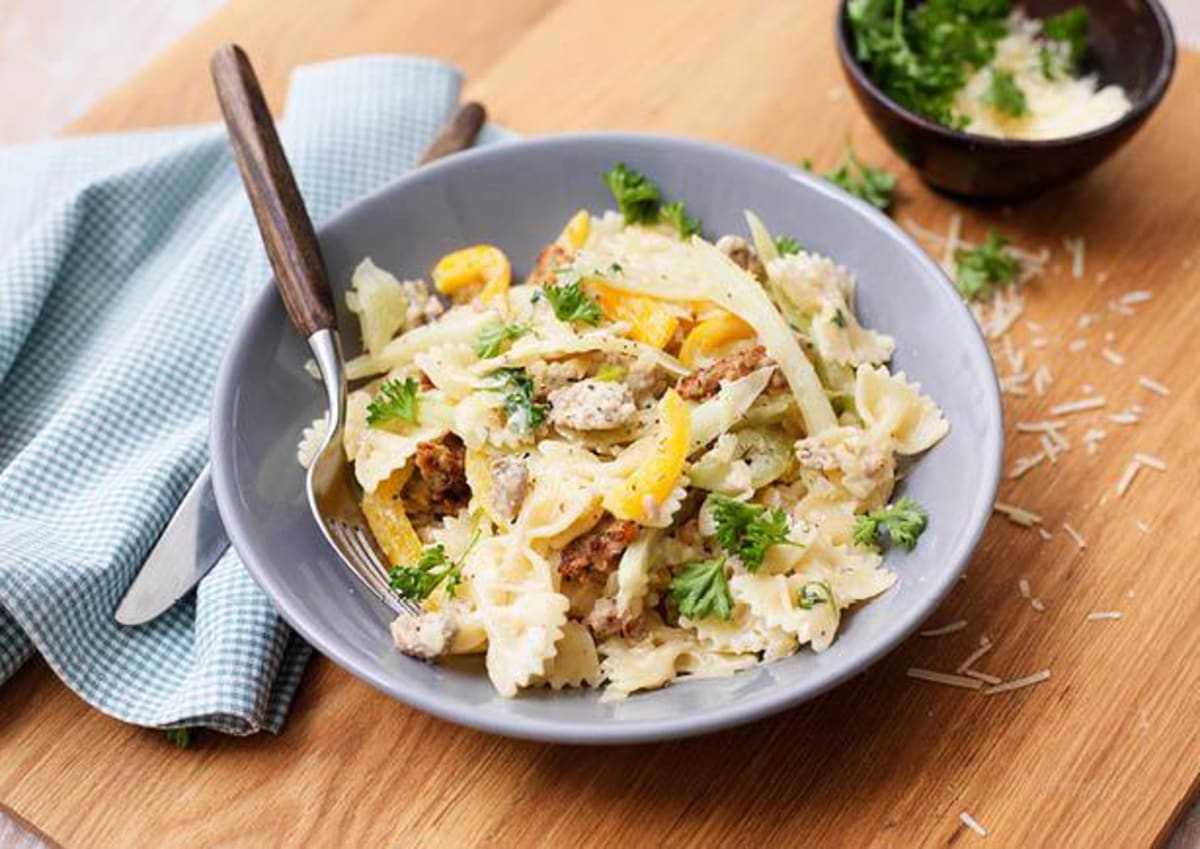 Farfalle met kruidig kippengehakt en pecorino Romano