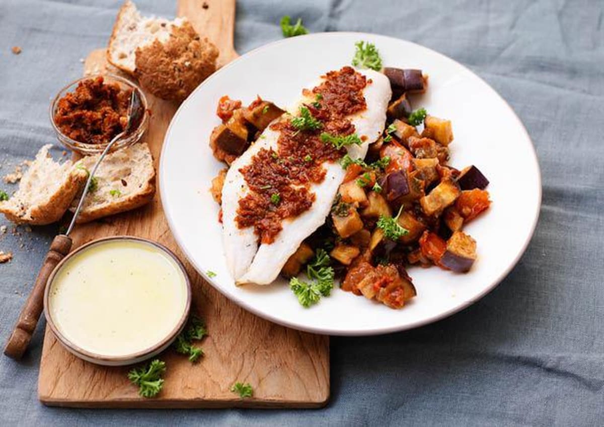 Wijtingfilet met tomatentapanade, ratatouille en warme ciabatta