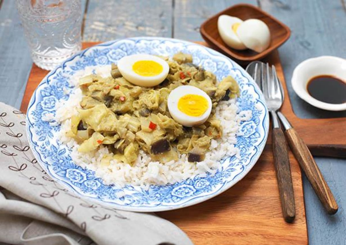 Romige groene curry met zilvervliesrijst en ei