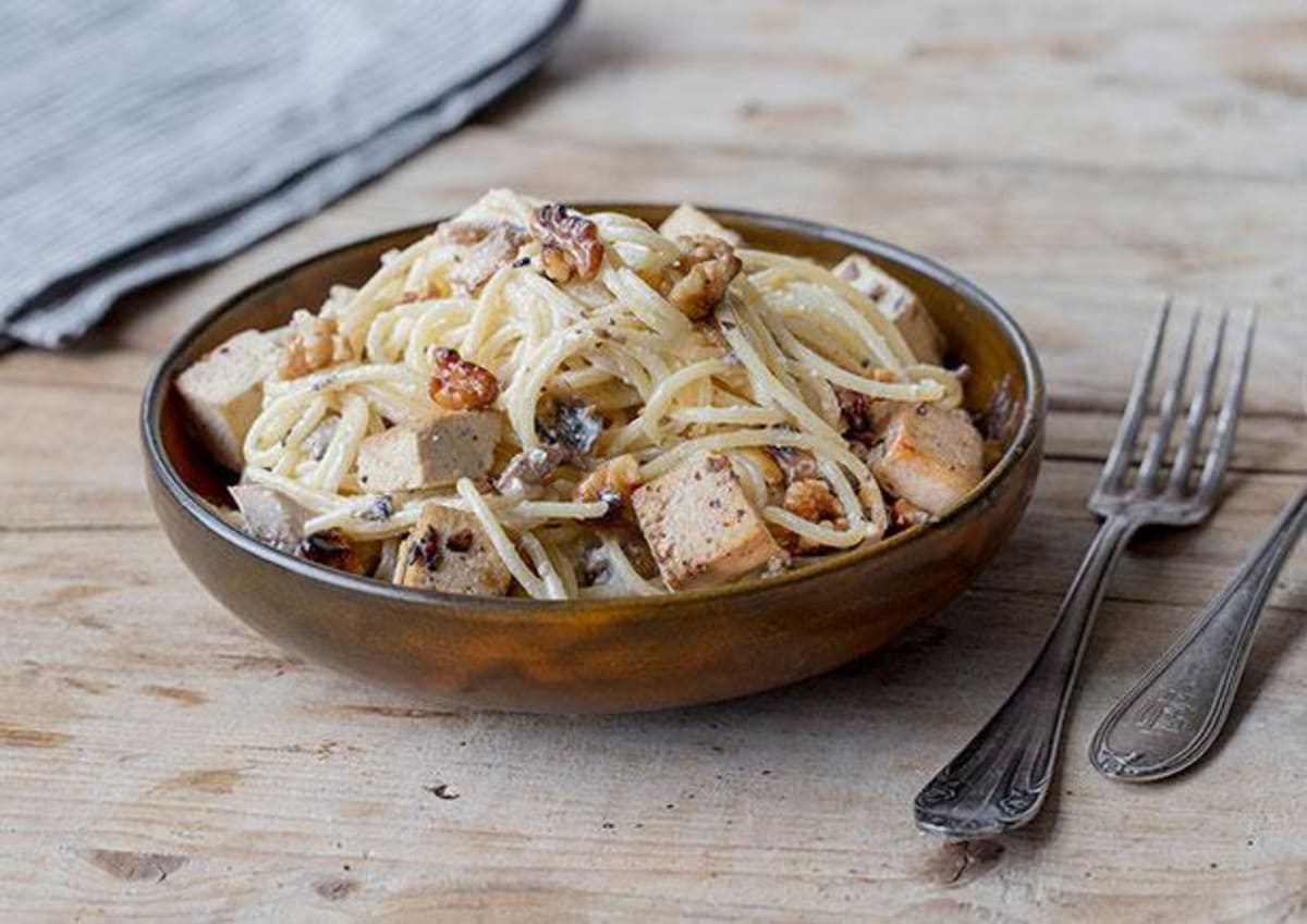 Creamy Mushroom Pasta with Haloumi & Walnuts