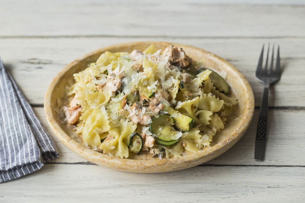 Farfalle met warmgerookte Schotse zalm en grana padano