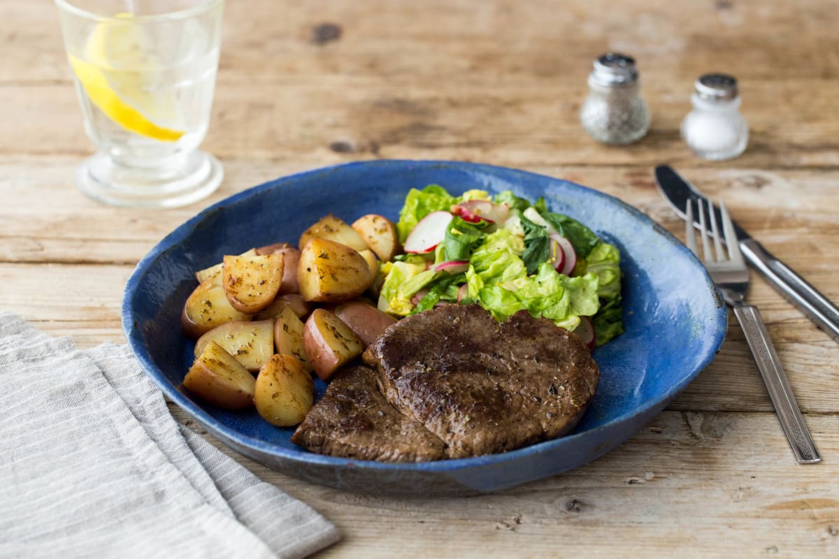 Biefstuk met roseval aardappelen en salade