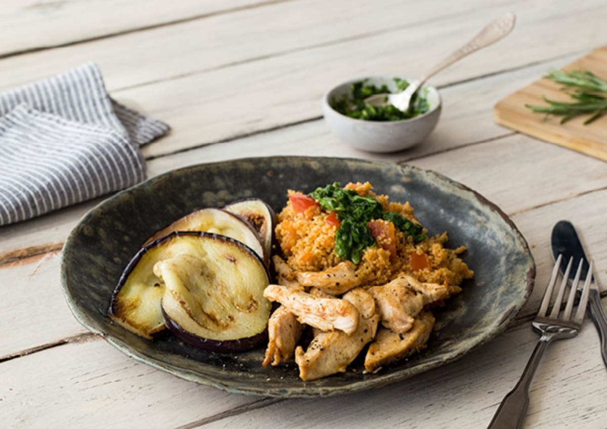 Couscous met gemarineerde kipfiletreepjes en rucoladressing Recept ...