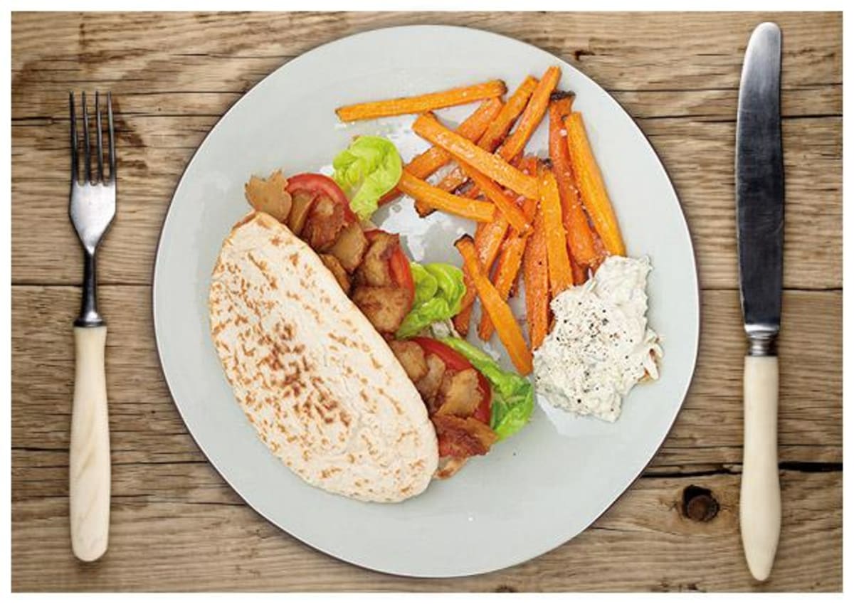 Veggie Döner mit Knoblauch-Joghurtsoße in Pita-Taschen