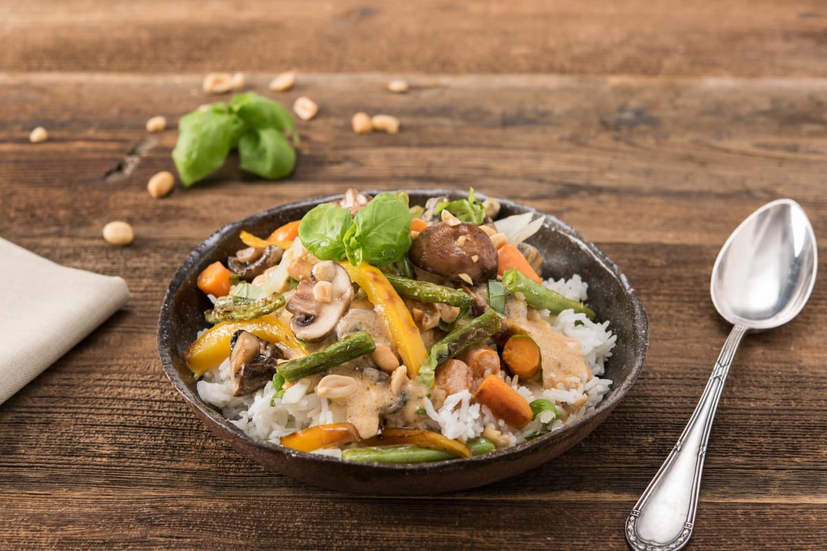 Thailändisches Massaman-Curry mit Ofen-Gemüse